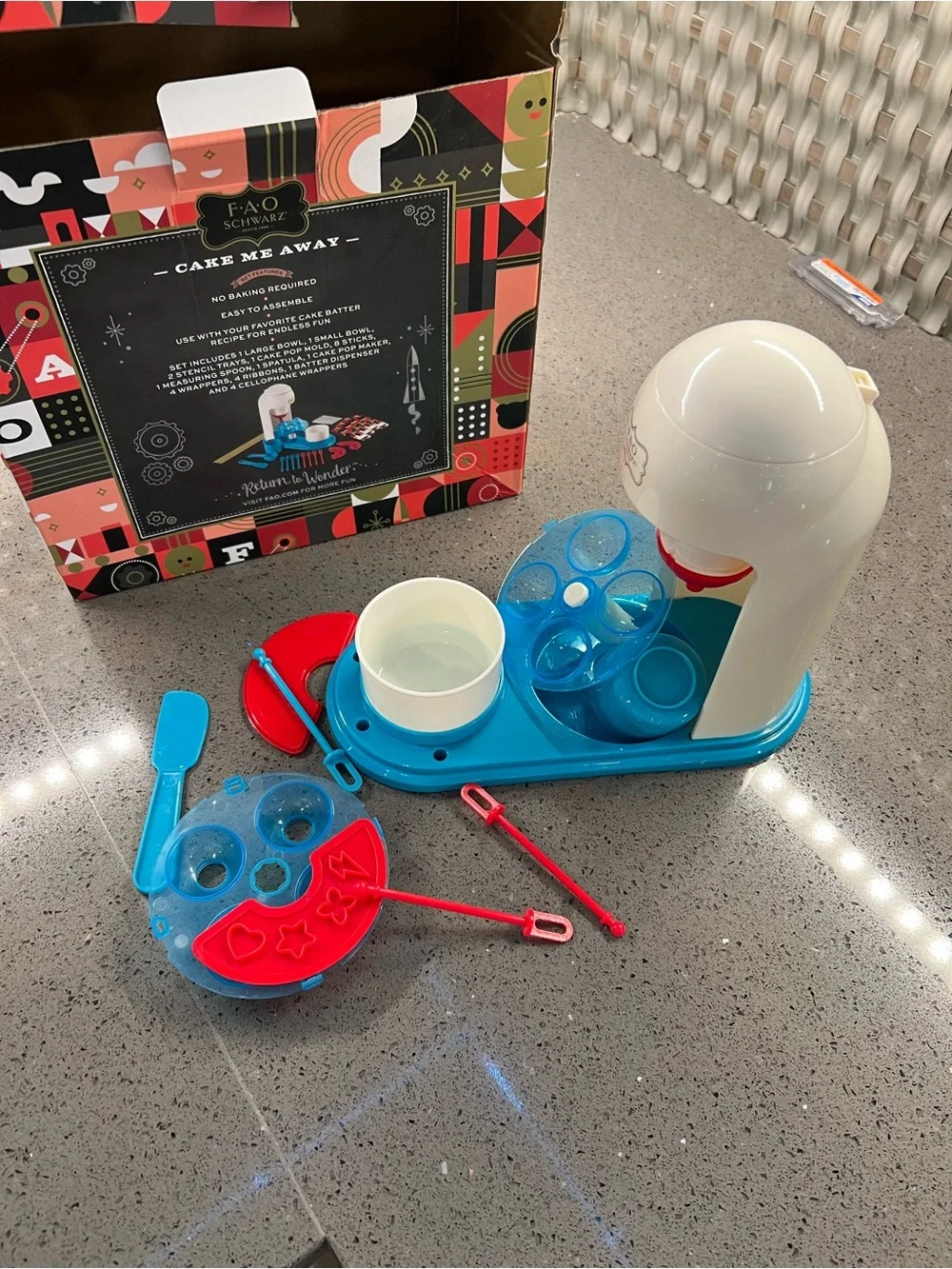 FAO Schwarz Cake Pop Maker Set - White, Blue & Red